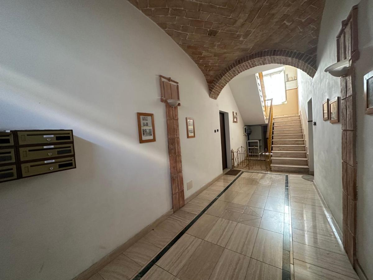 Casa Susanna - Delizioso Piano Terra, Centralissimo, Superservito, Tranquillo, Appena Fuori Ztl Parcheggio Libero Terni Luaran gambar